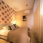 Quiet Old Town Apartment With Elevator Access