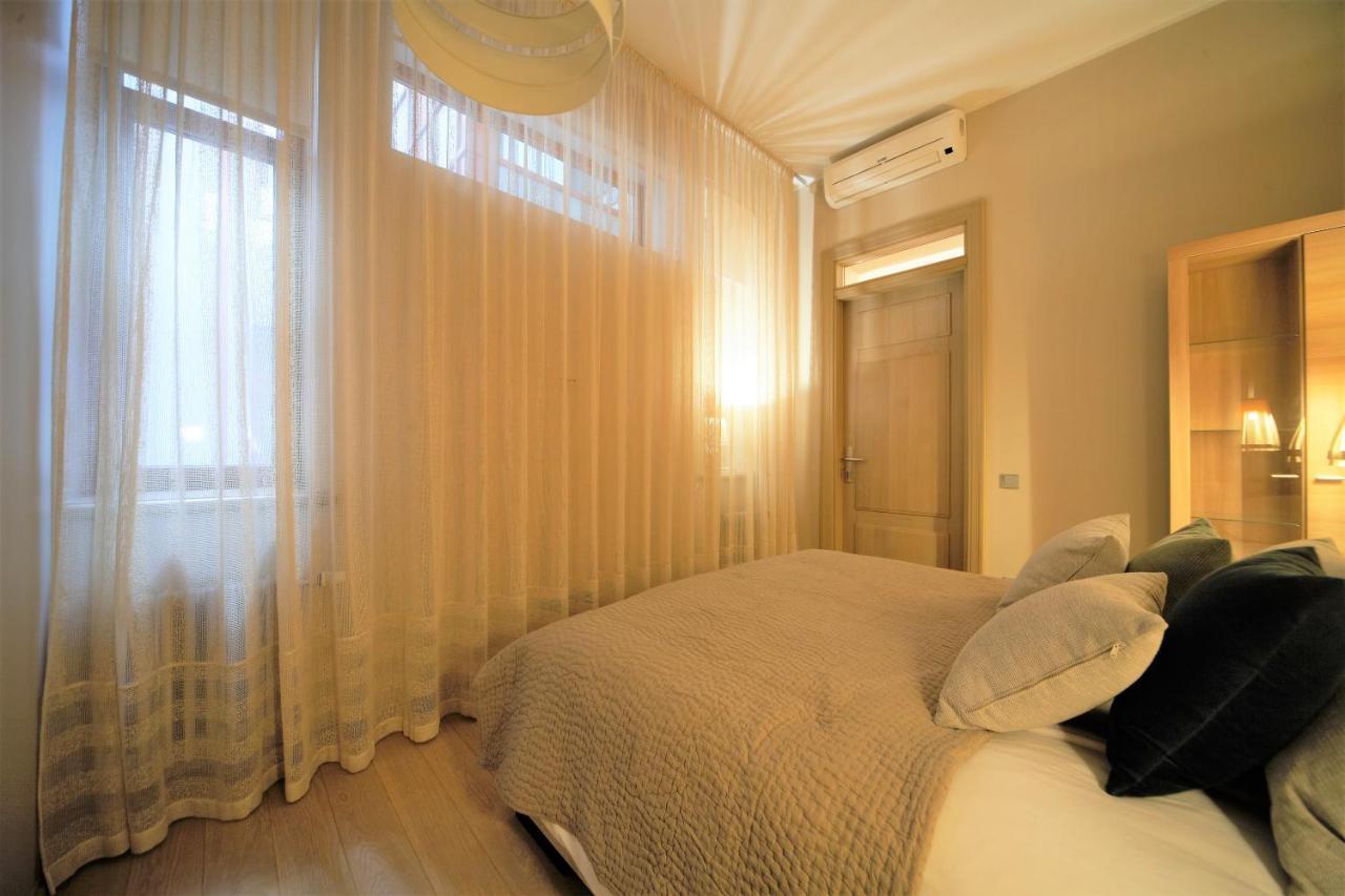 Quiet Old Town Apartment With Elevator Access *