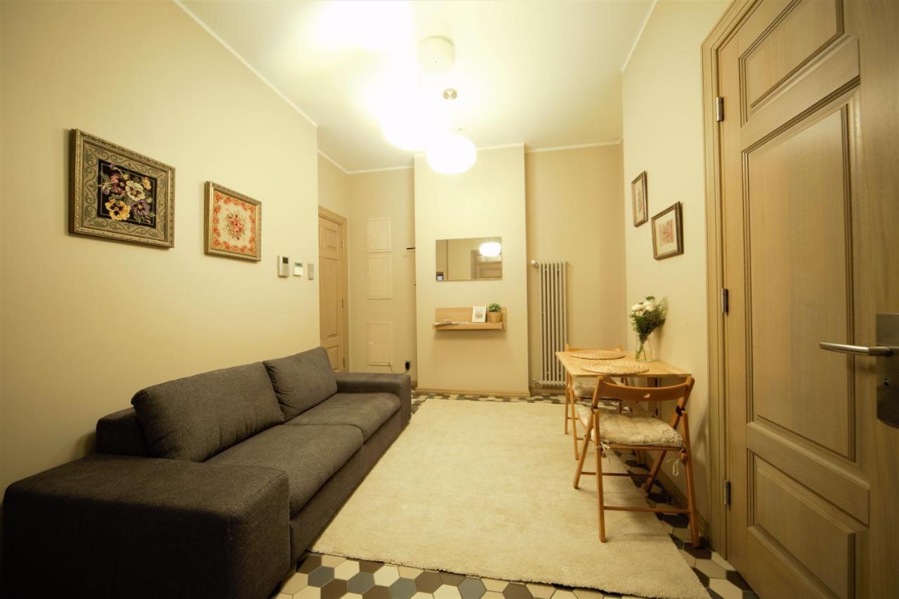 Quiet Old Town Apartment With Elevator Access